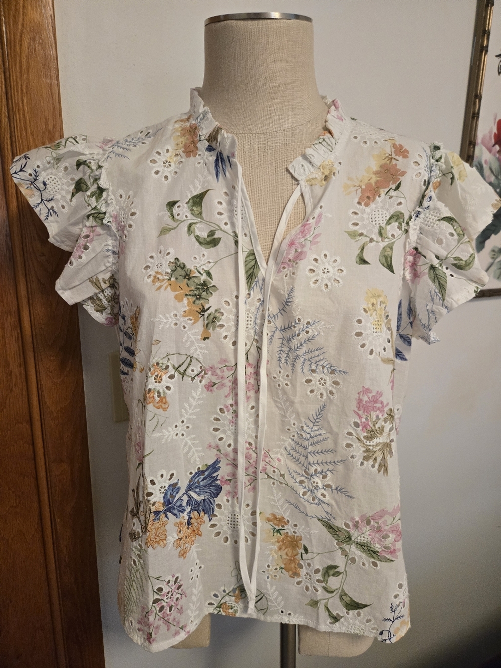 SOLITAIRE White Floral Eyelet Tie-Neck Blouse. Size Large.